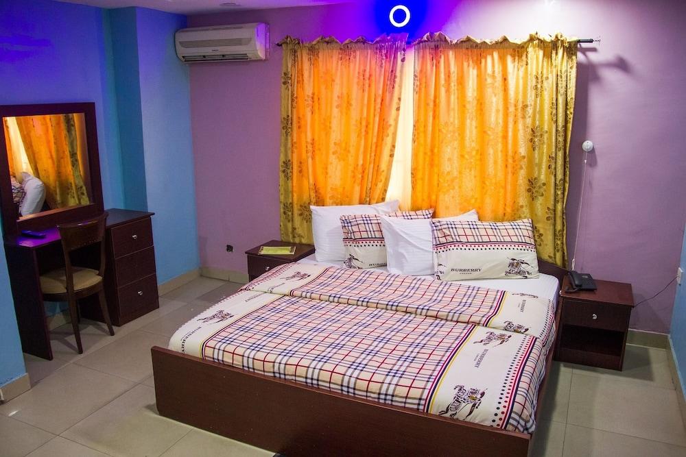 November 5 Hotel Lagos