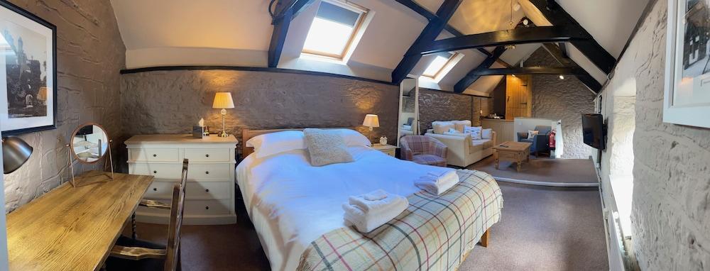 The Plume of Feathers