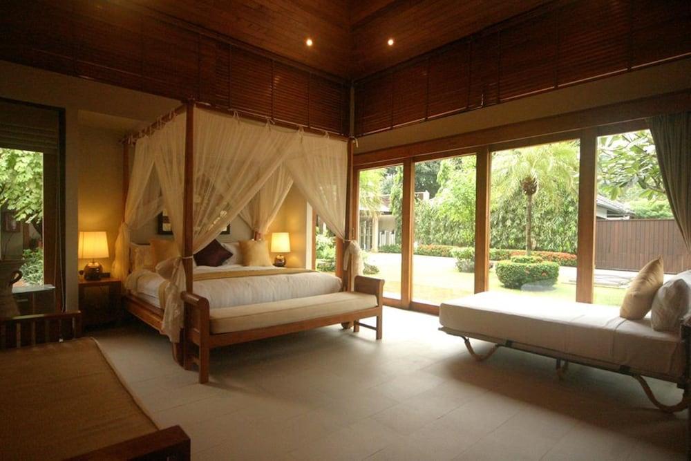 Samara Luxury Beachfront Villa