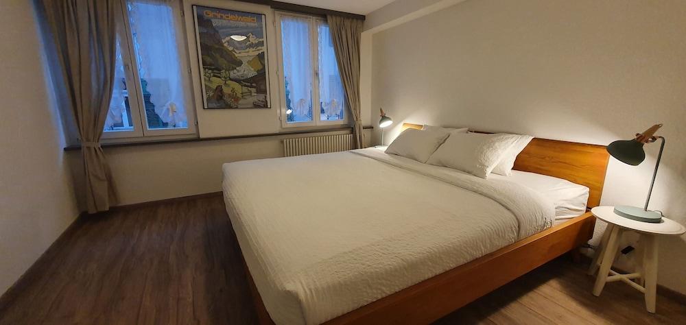 The Aarburg Hotel & Café