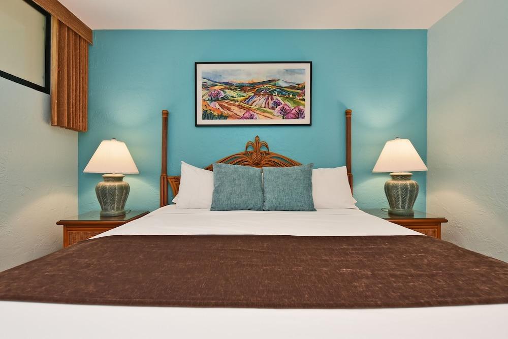 Papakea #g103 2 Bedroom Condo by RedAwning