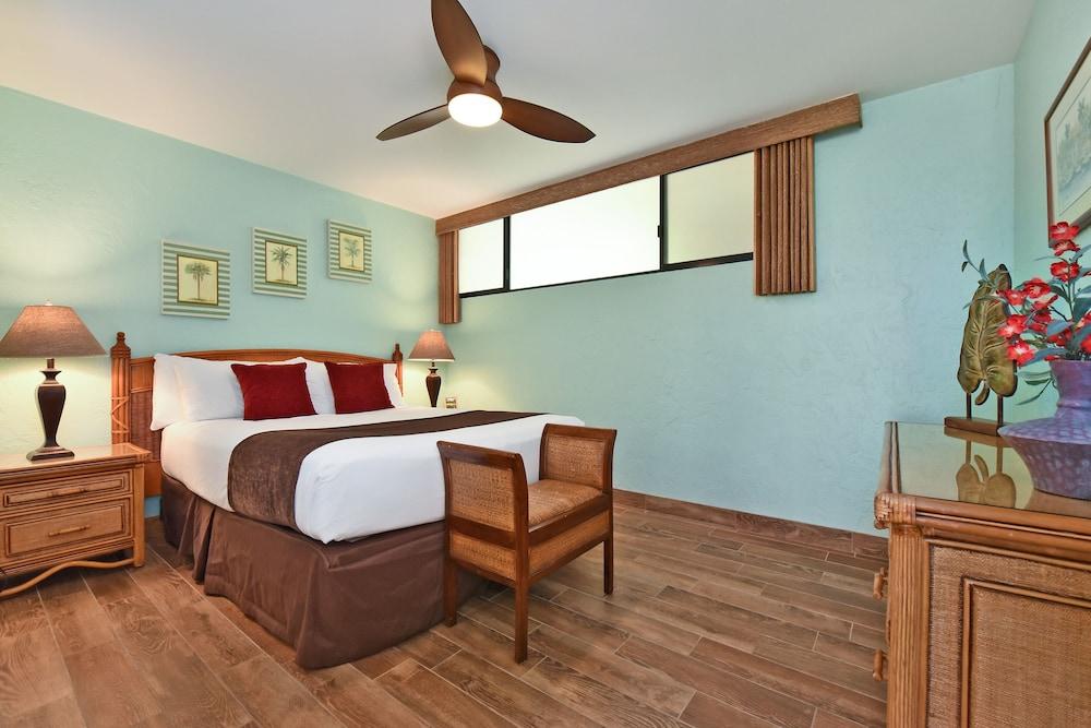 Papakea #g103 2 Bedroom Condo by RedAwning