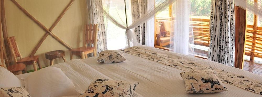 Lake Bunyonyi Rock Resort