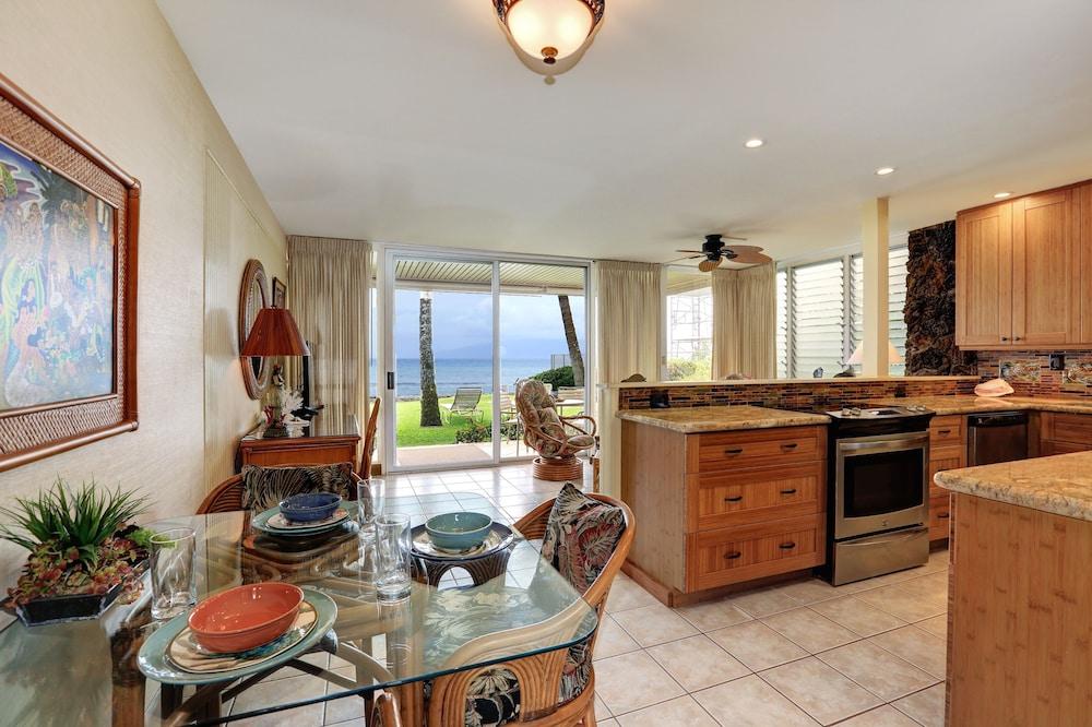 Pikake #a6 2 Bedroom Condo by RedAwning