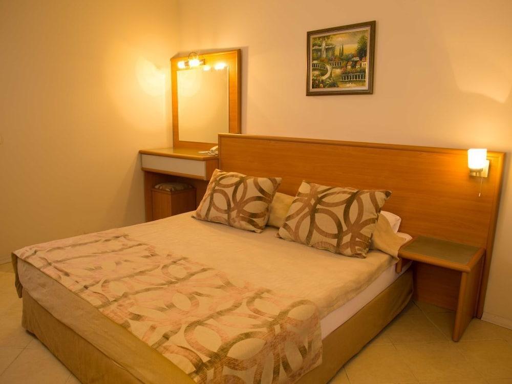 Royal Palm Beach Hotel