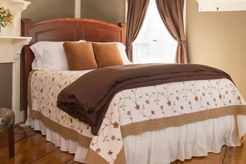 Golden Stage Inn B&B