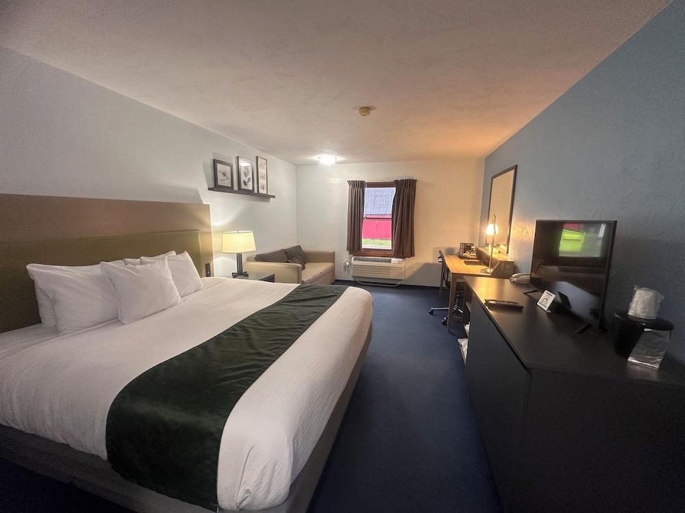 Pictured Rocks Inn & Suites