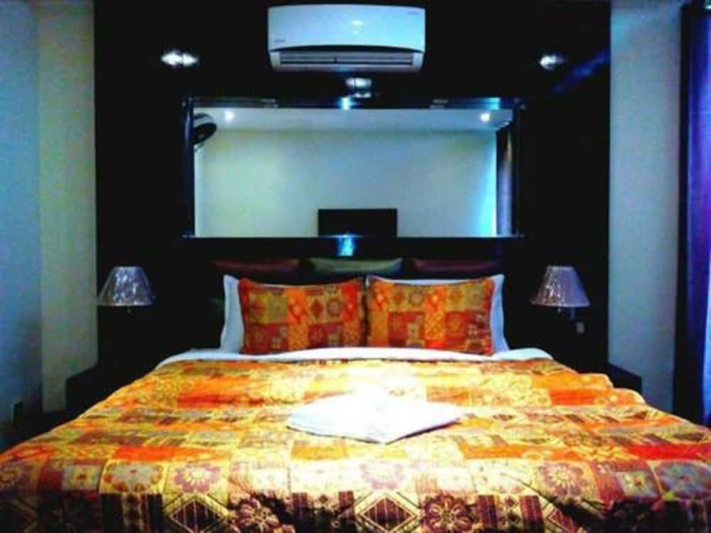 Bling Hotel International