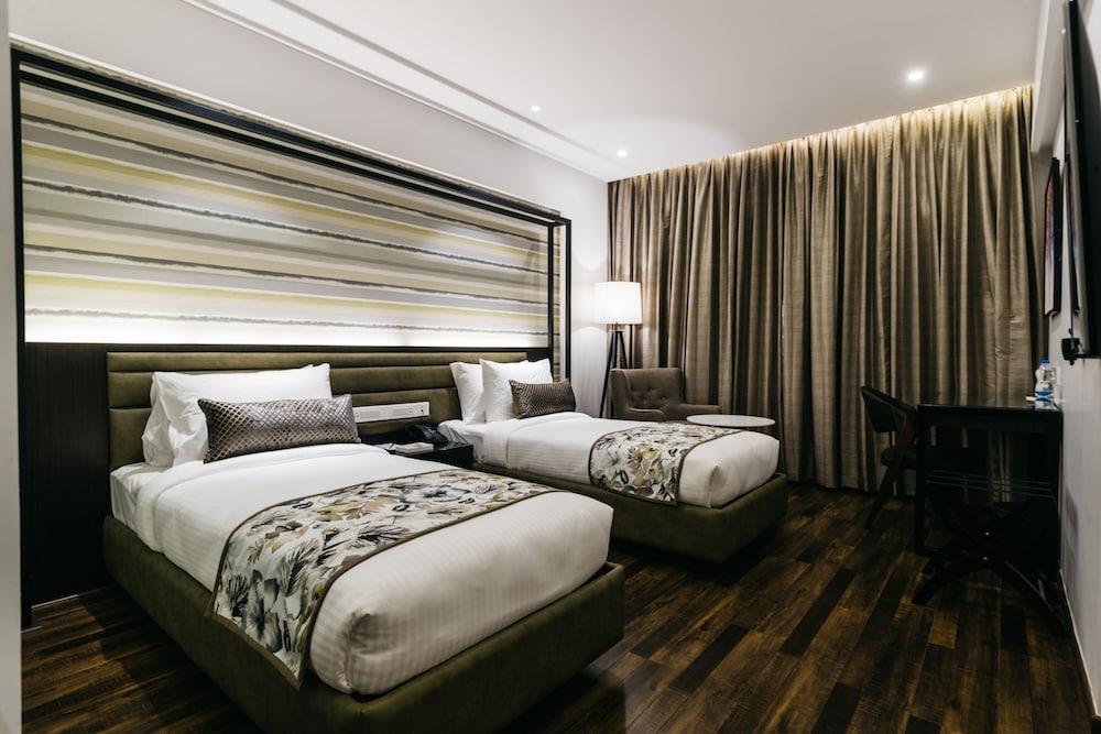 The Royale Senate Race Course