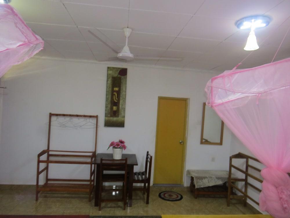 Thisara Guest Hotel Rooms