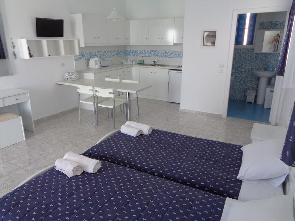 Blue and White Studios & Apartments