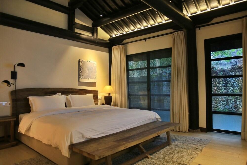 Seclusive Life in Landscape