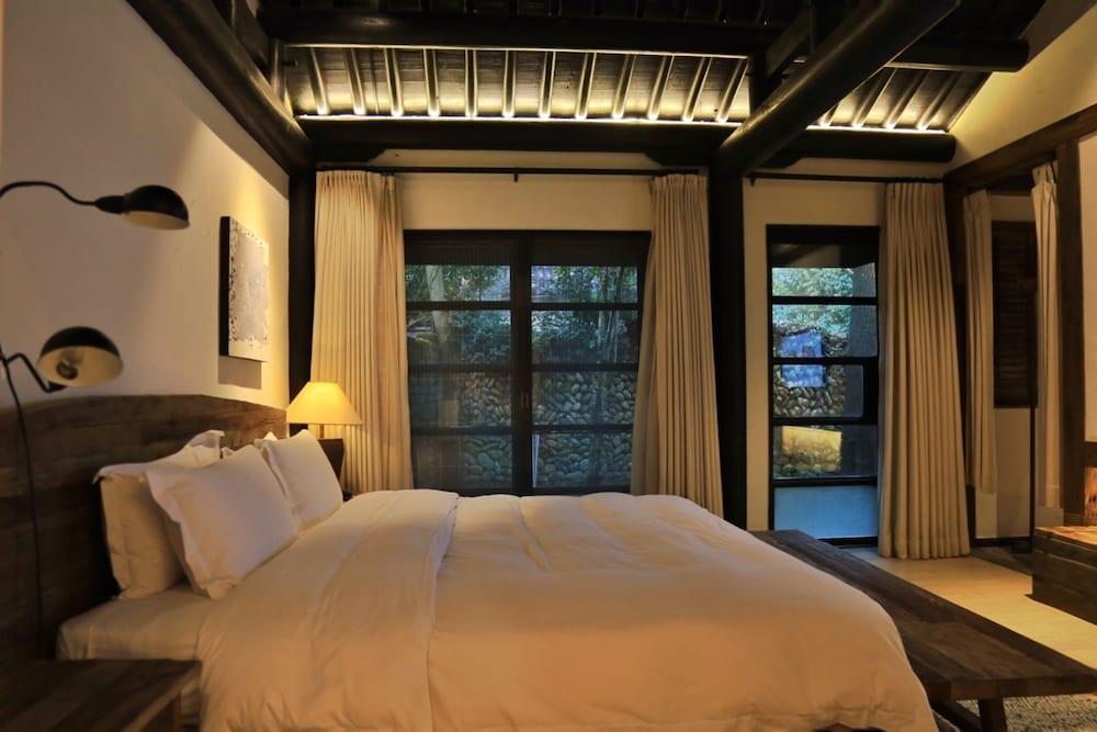 Seclusive Life in Landscape