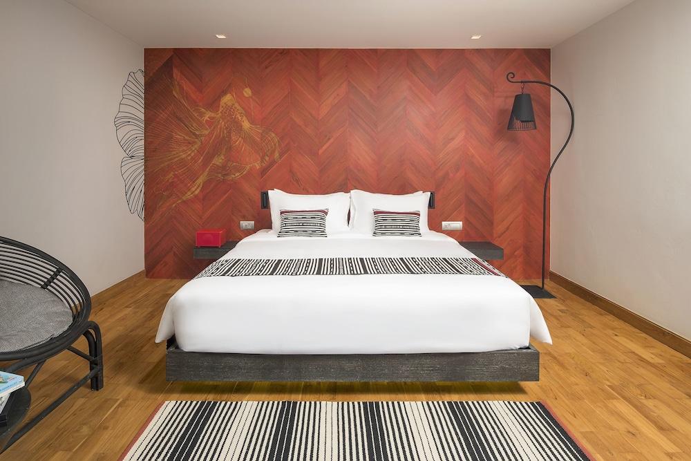 Cross Chiang Mai Riverside