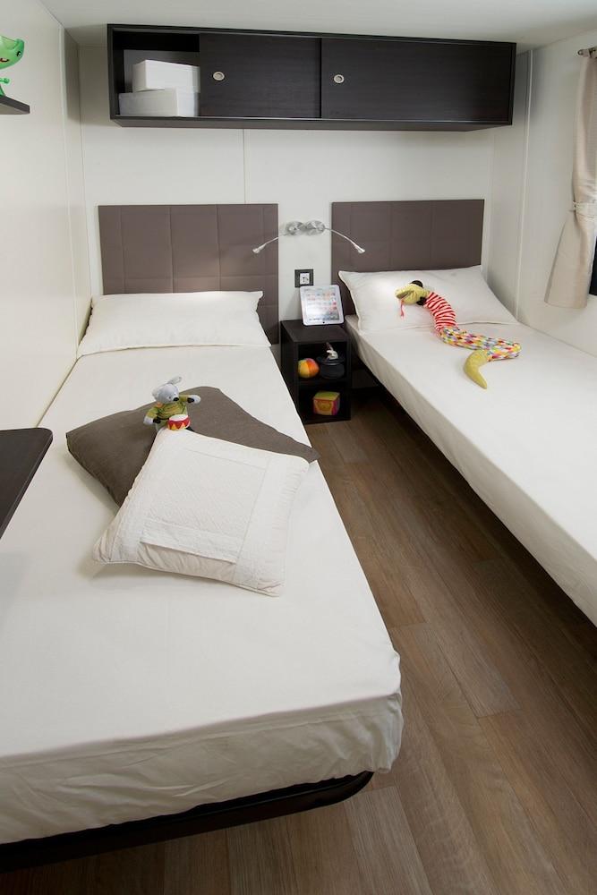 Isola dei Gabbiani - Land of Water