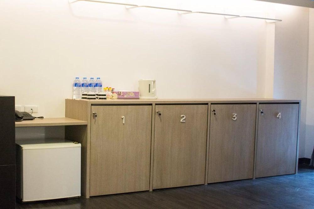 Wake Up Aonang Hotel