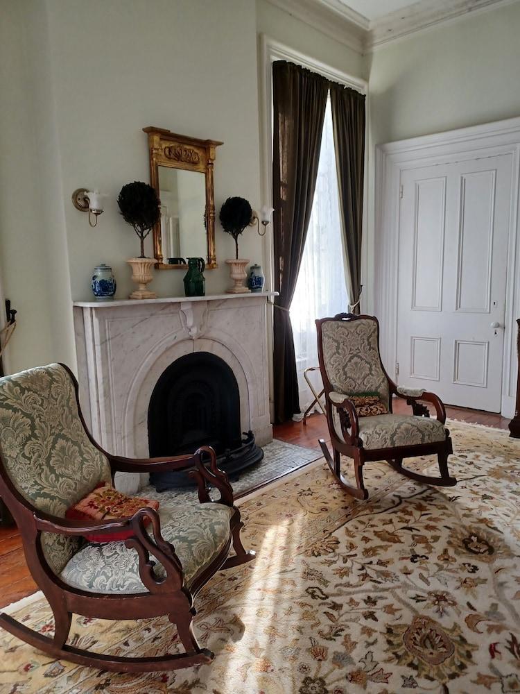 Ragland Mansion Bed & Breakfast