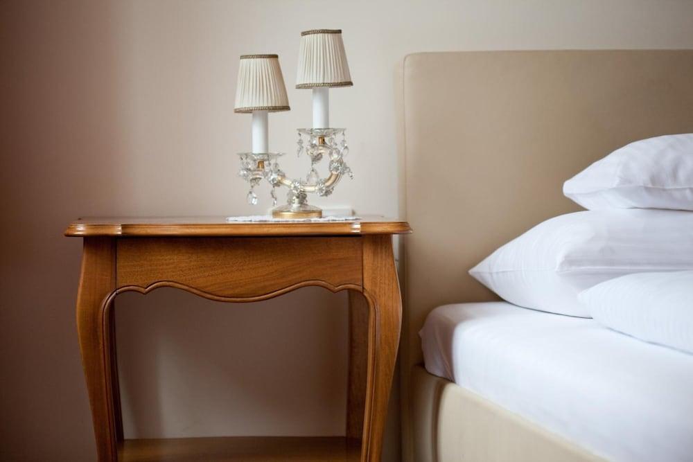 Fink Low Budget Rooms