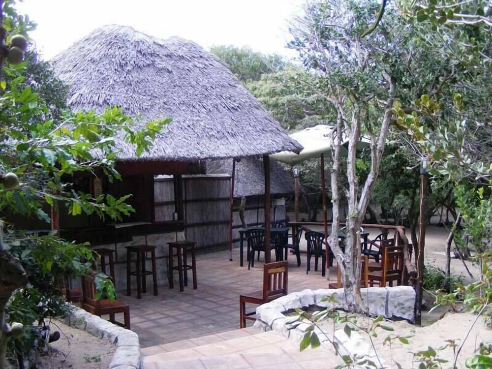 Nhanombe Lodge