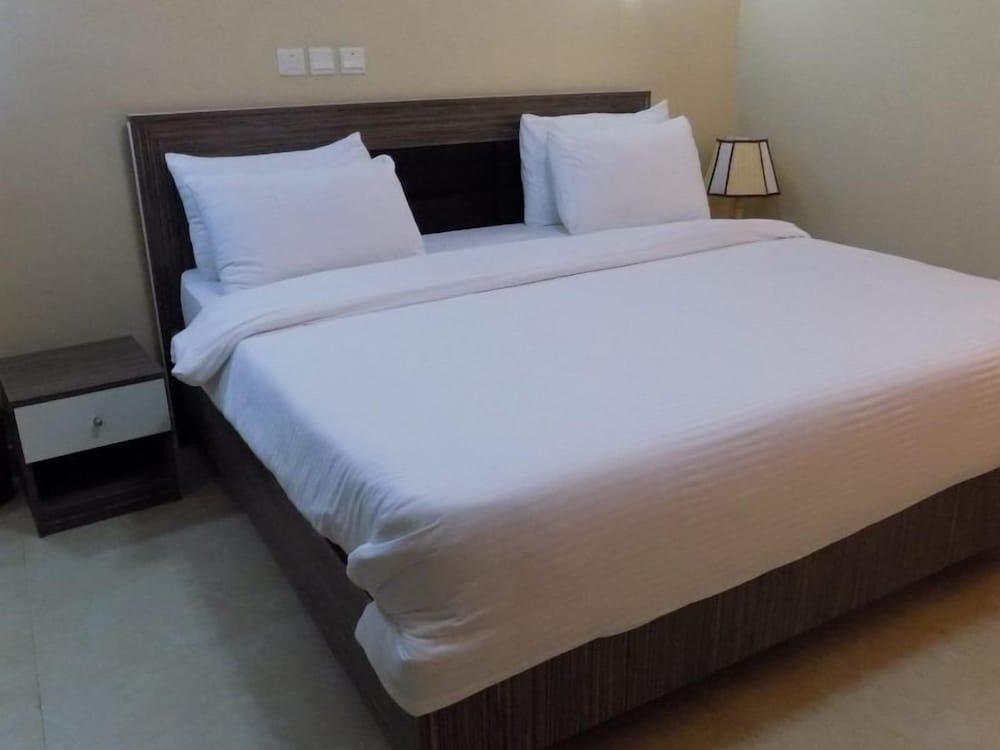 Emzrel Hotel & Suites