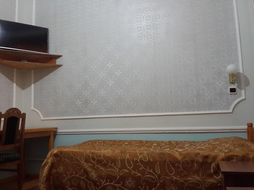 Islambek Hotel & Travel