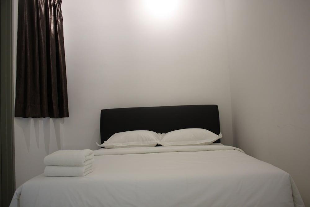 Cameron Strawberry Residence