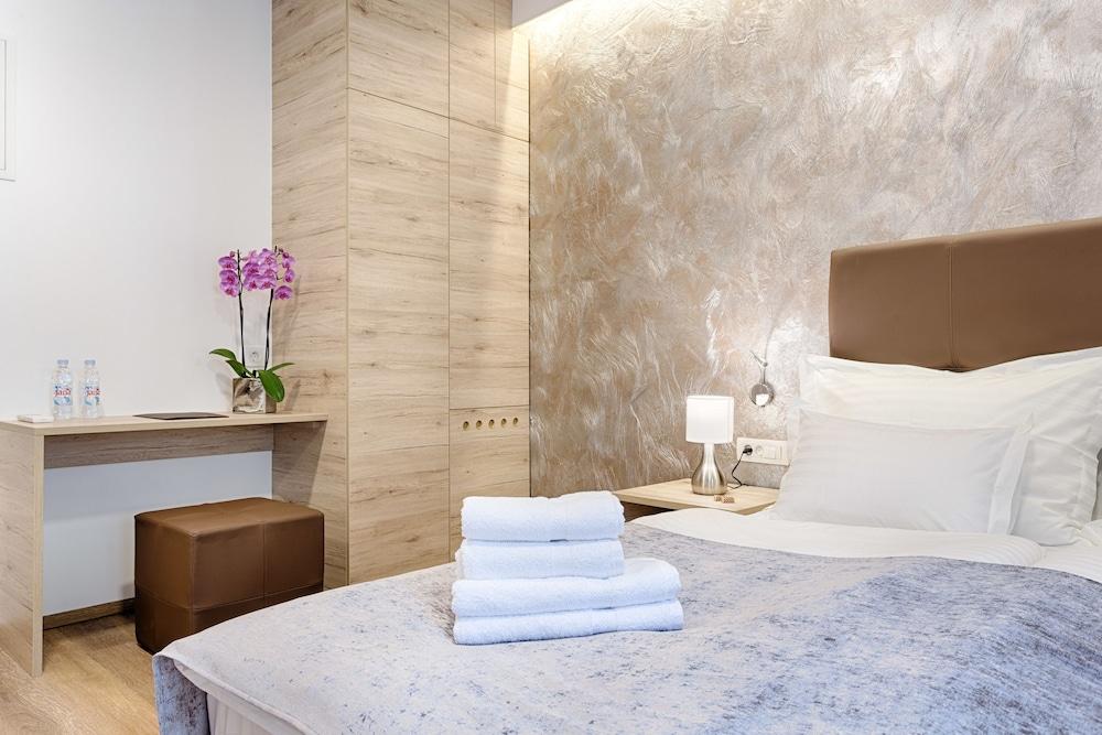 Central Pearl by Nono Ban