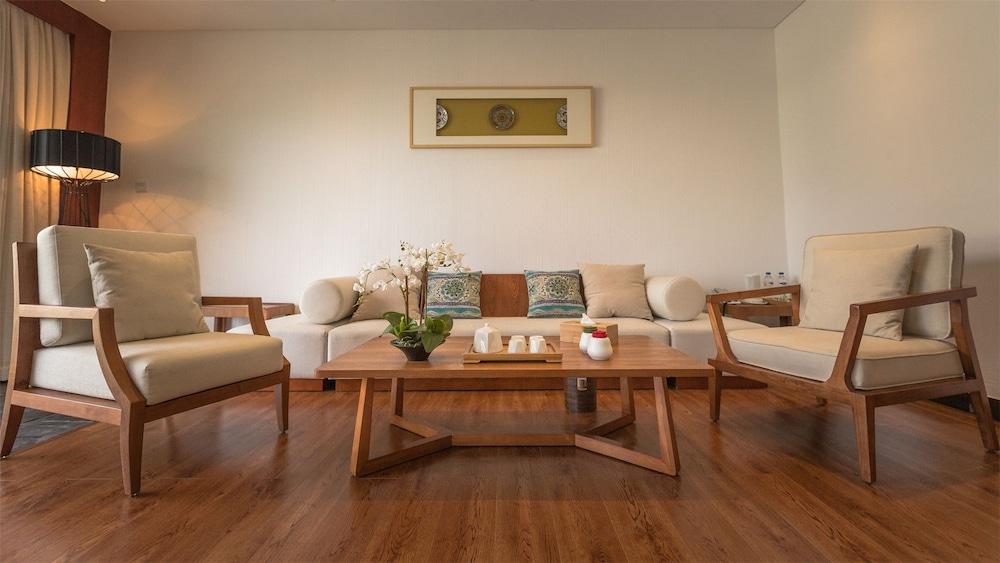 Sea Lily Yangshuo Riverside Resort