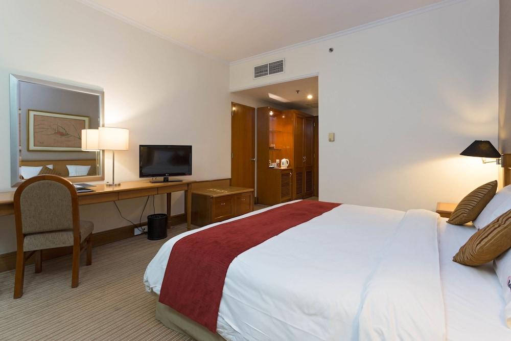 RedDoorz Plus @ S Parman