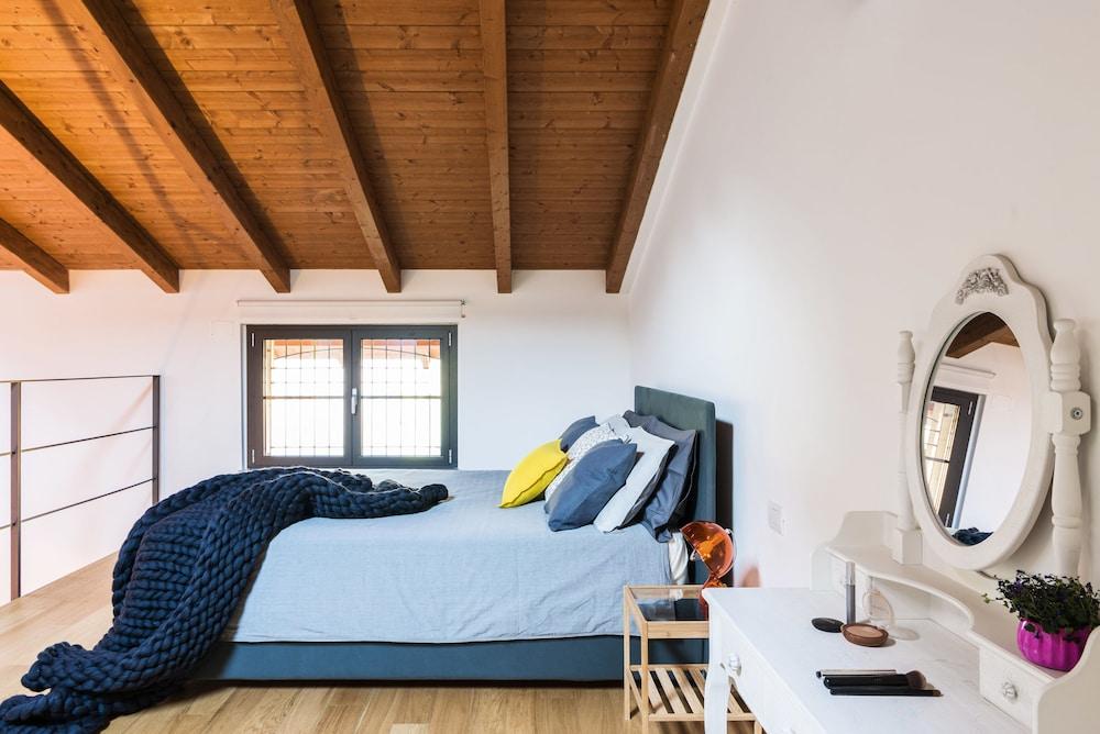 Home At Hotel - Ampola