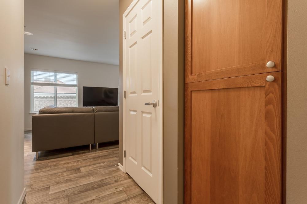 Domicile Suites at Elliott Bayview