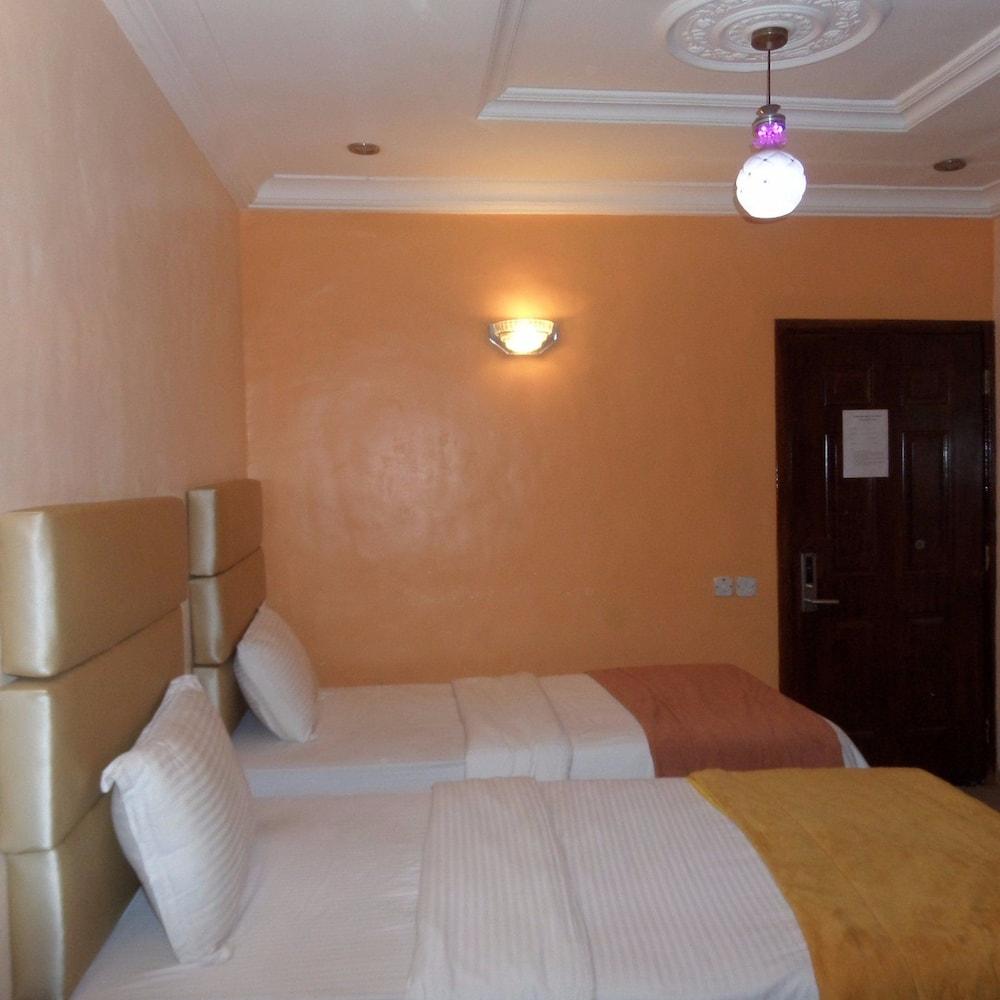 Sugarland Hotel & Suites