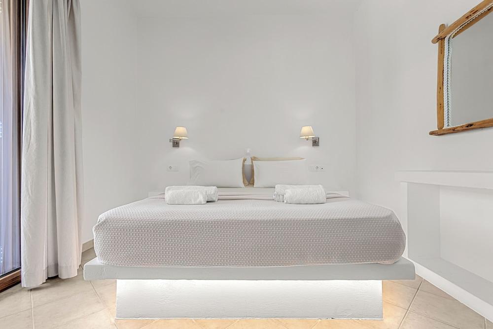 Anemonisia Skyrian Living