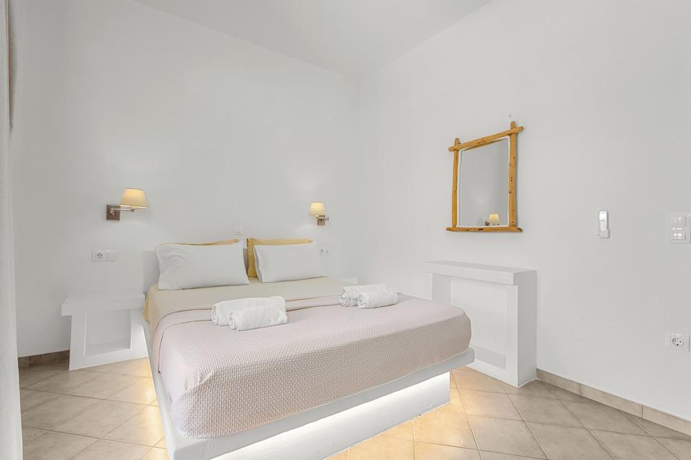 Anemonisia Skyrian Living