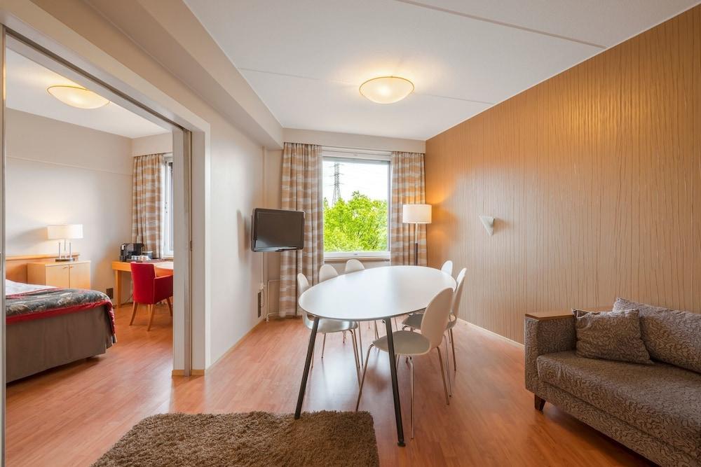 Hotel Haaga Central Park