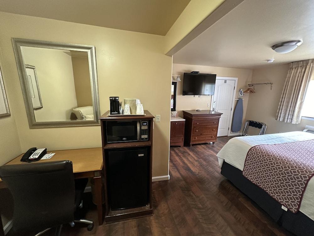 Abram Inn & Suites