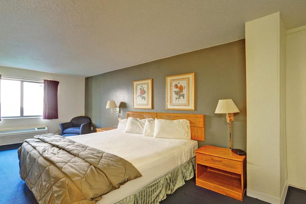Capital O Amerihost Inn and Suites Fulton Hwy 54 MO