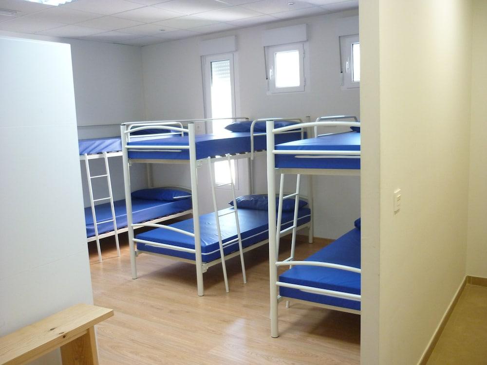 Pensión Albergue Puente Ribeira - Hostel