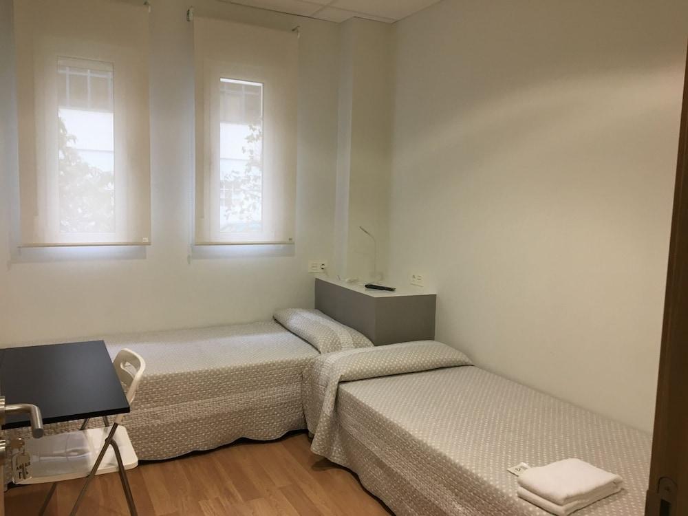 Pensión Albergue Puente Ribeira - Hostel