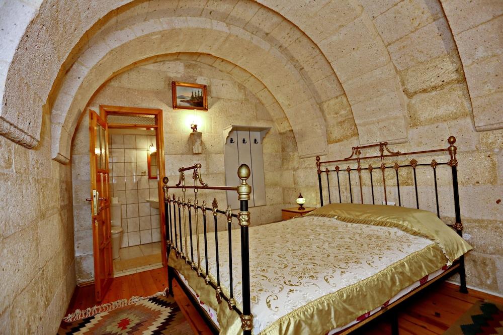 Anatolia Raymonde Cave House