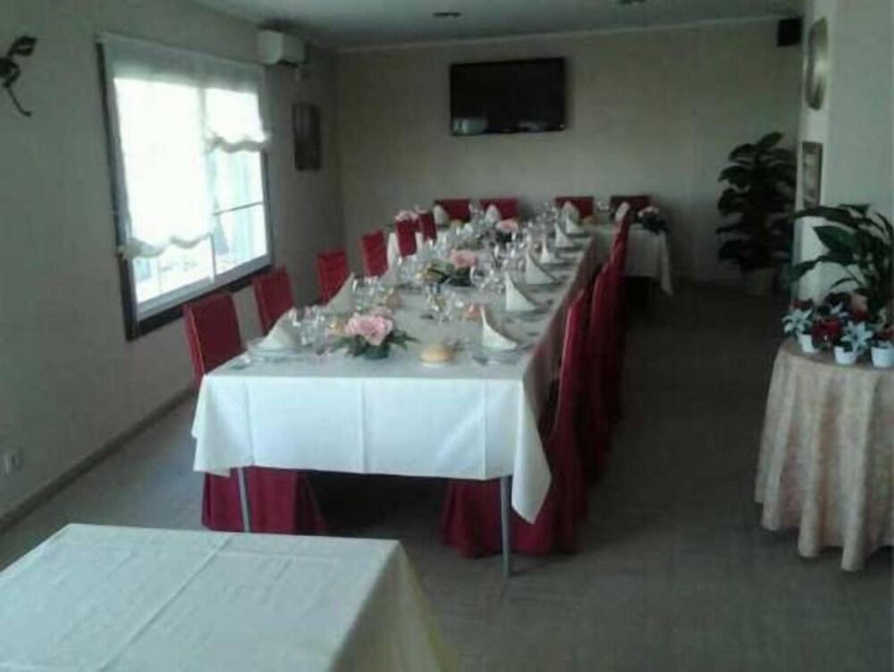 Hostal Restaurante Cobas