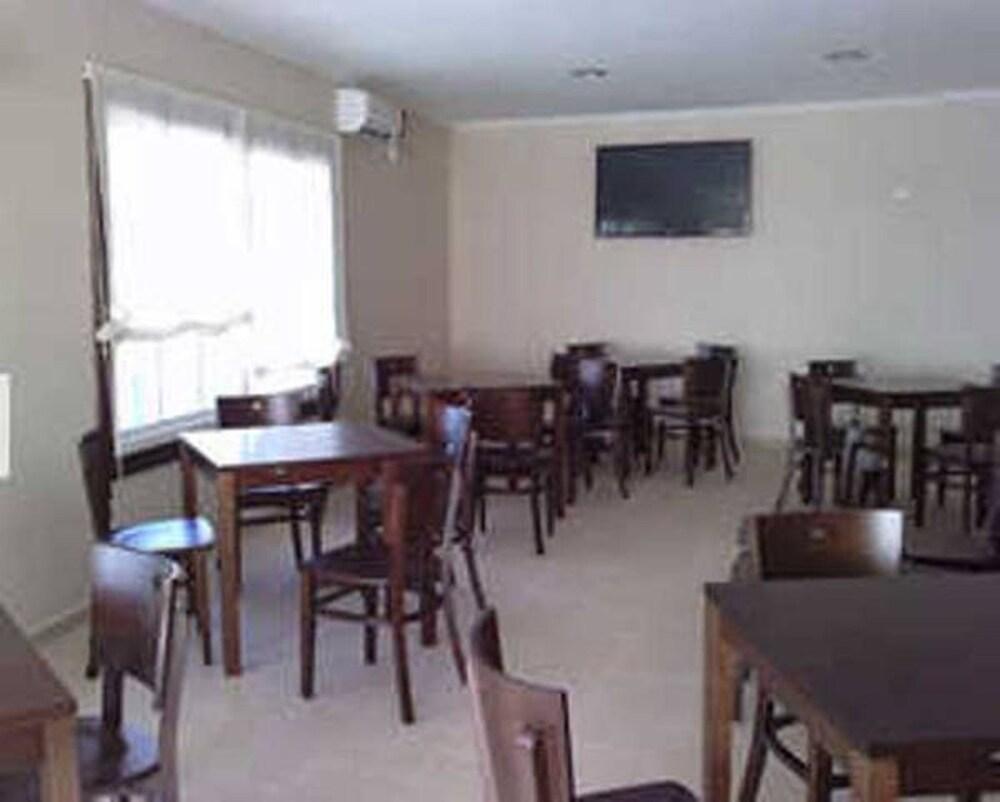 Hostal Restaurante Cobas