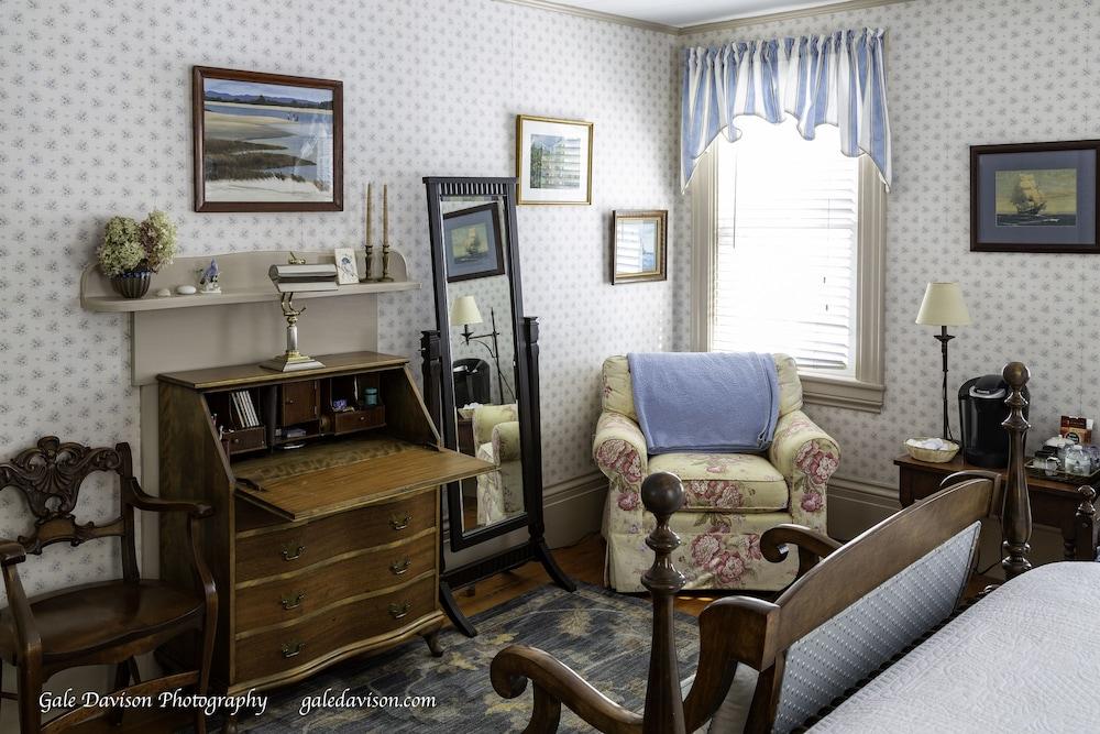 Clary Lake Bed and Breakfast