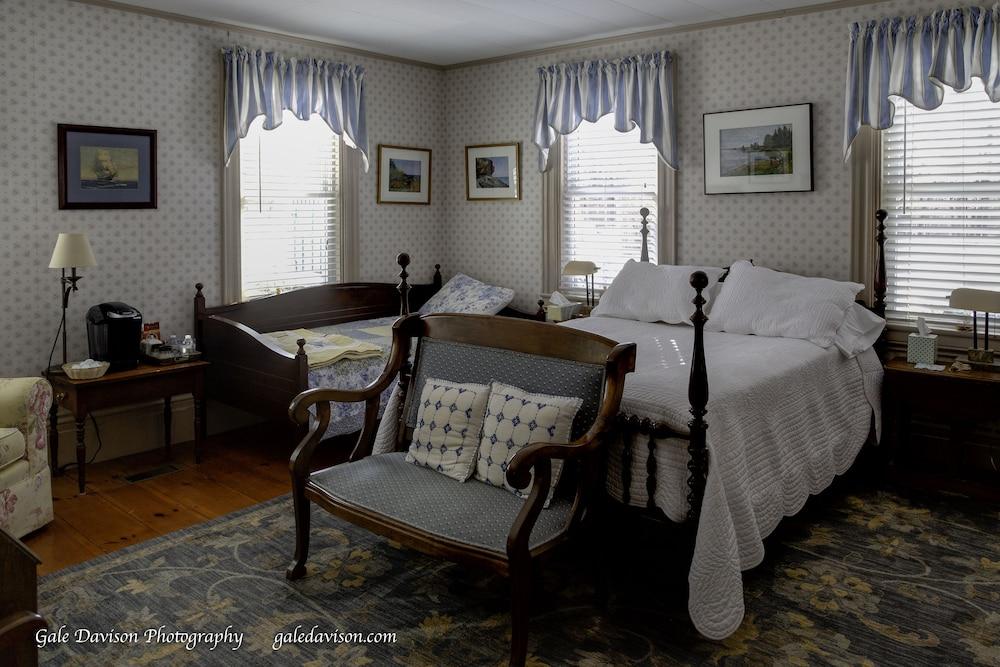 Clary Lake Bed and Breakfast