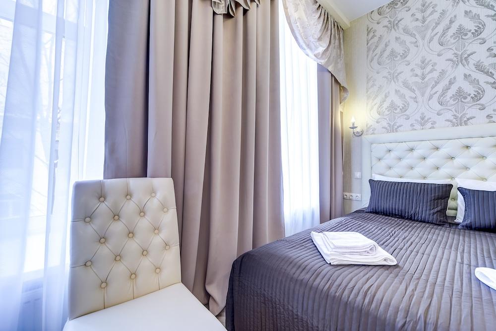 Guest rooms at Marata 10