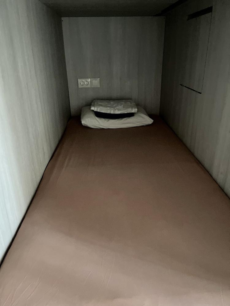 Capsule Hotel 47 Nebo