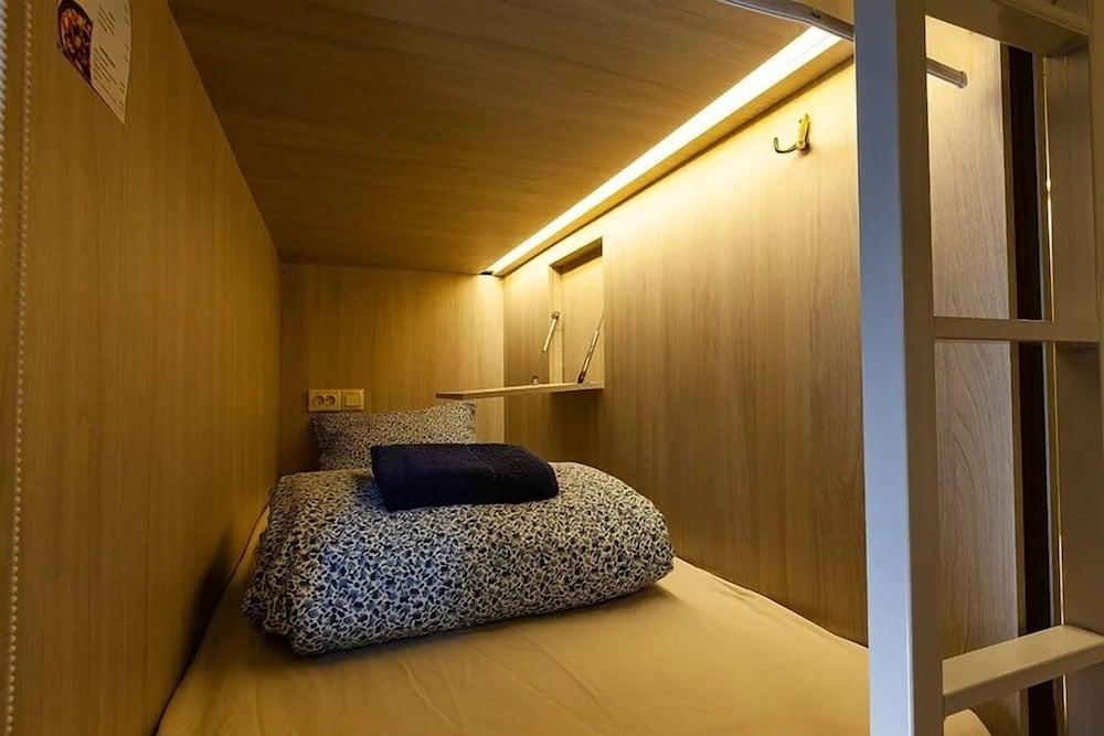 Capsule Hotel 47 Nebo