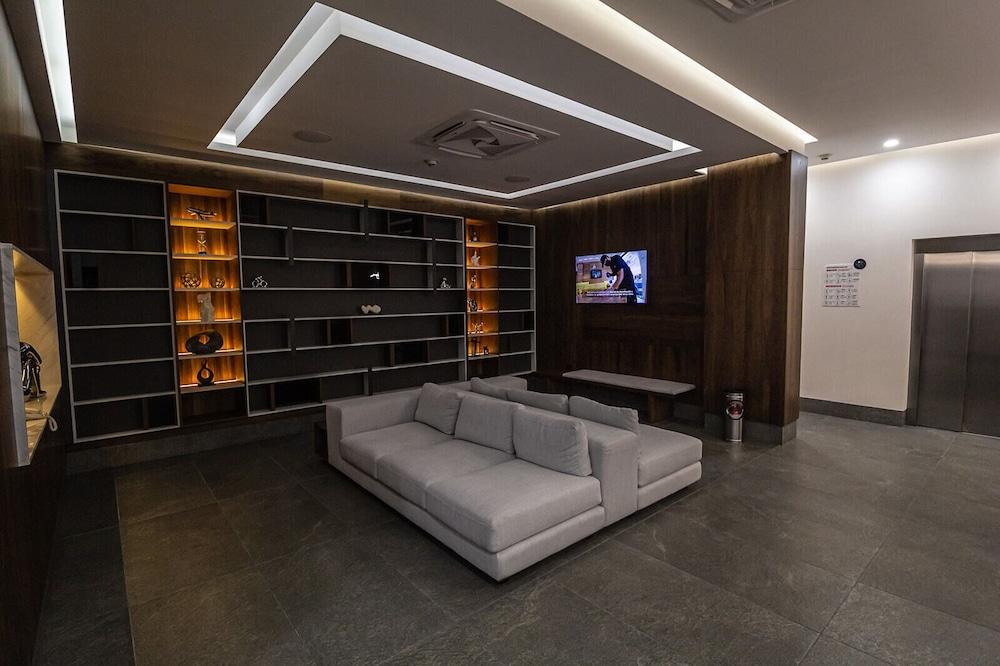 Hoteles Piedra Alta by De Los Perez