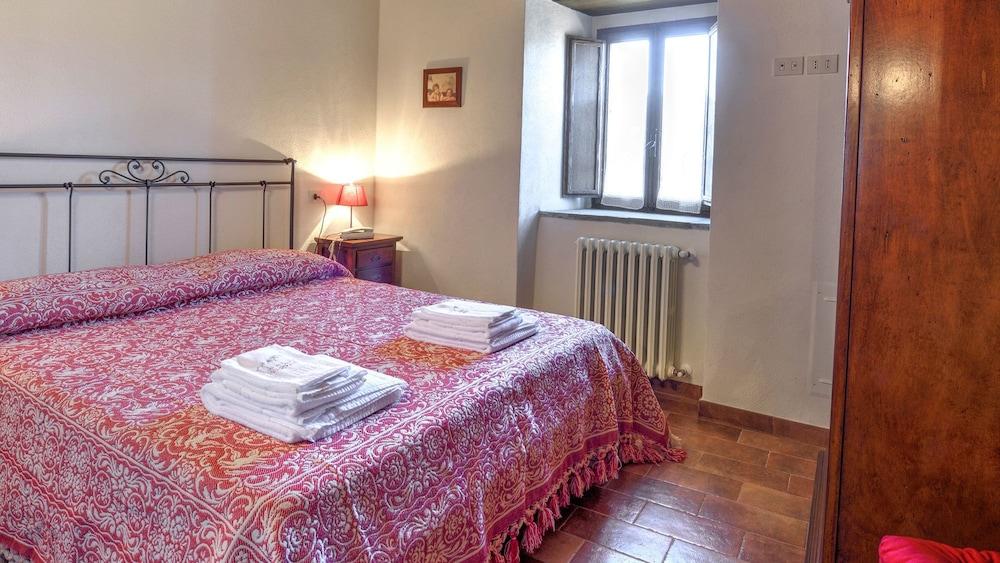 Borgotufi Albergo Diffuso