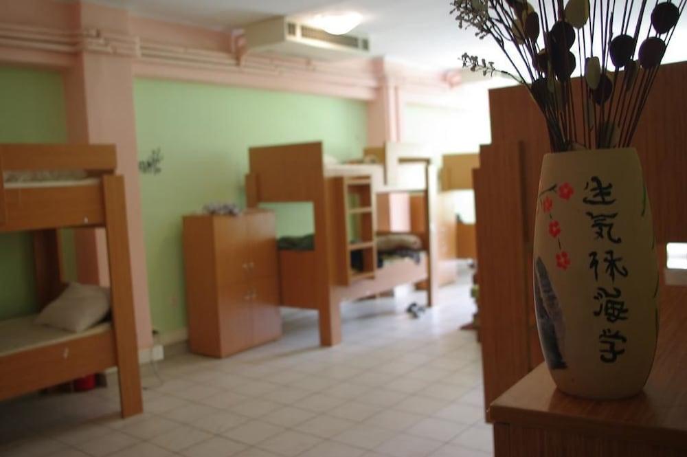 Small Funny World Athens - Hostel